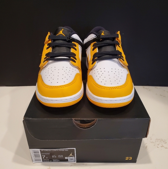 🆕️ NEW Jordan 1 Low FlyEase "White-Taxi" - Picture 7 of 16